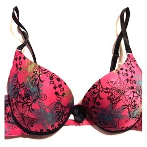 Pink bra with flower pattern